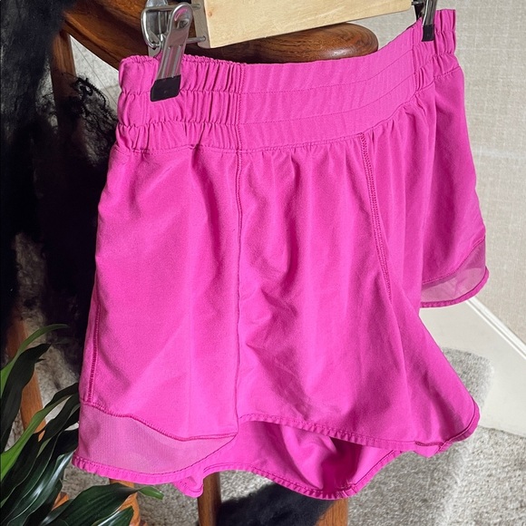 Lululemon Hotty Hot Women's Pink Fushia Shorts - Picture 2 of 10